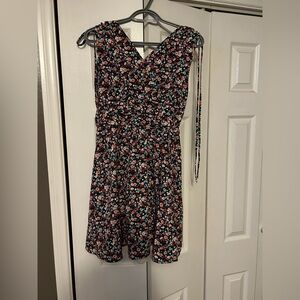 💥 SHEIN Black Floral V-Neck Dress